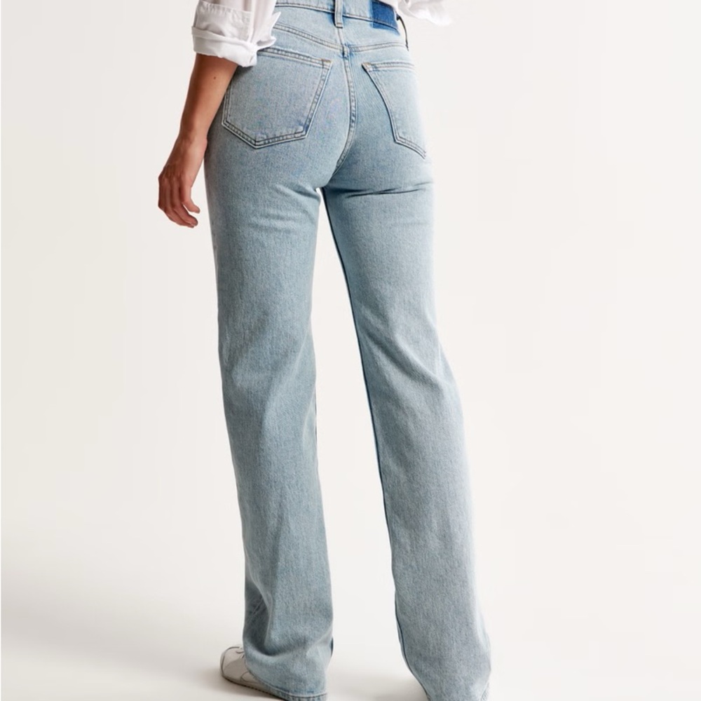 Abercrombie and Fitch High Rise 90s Relaxed SHORT - light wash - Picture 2 of 12